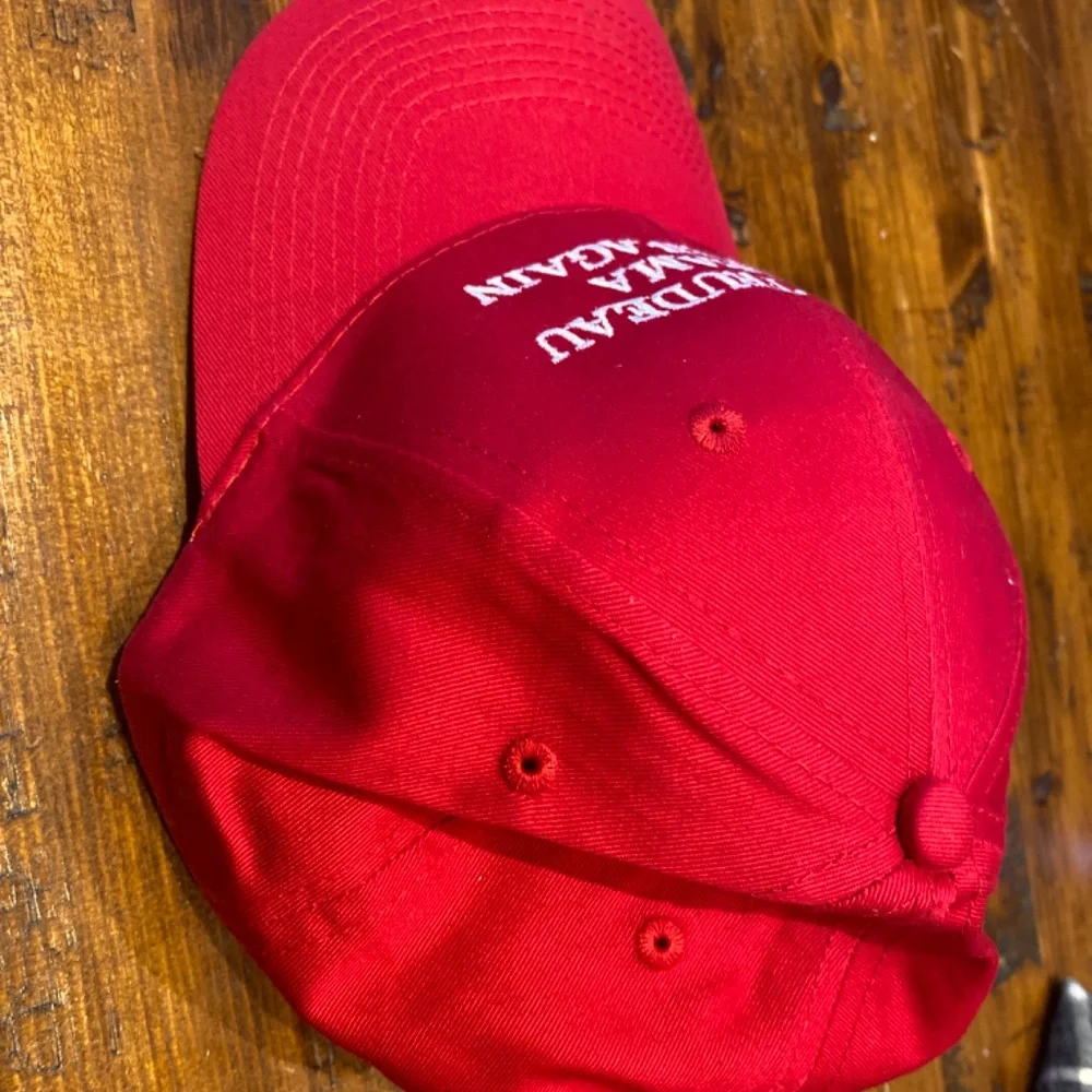 Red ballcap - Picture 4 of 4